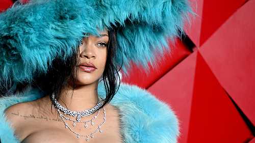 Rihanna Reminds Us Who She Is By Hilariously Dragging Online Troll Over New Music Comments